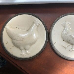 Pair of chickens wall decor